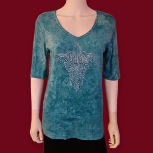Vtg SLEDGE Y2k Tie Dye Embellished Fleur-de-lis Short Sleeve V-neck Ribbed Tee